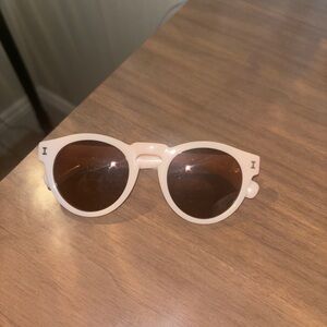 Light pink Illesteva Leonard